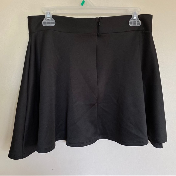 5/$25 🚨LAST CHANCE🚨 Black skirt - Picture 2 of 4
